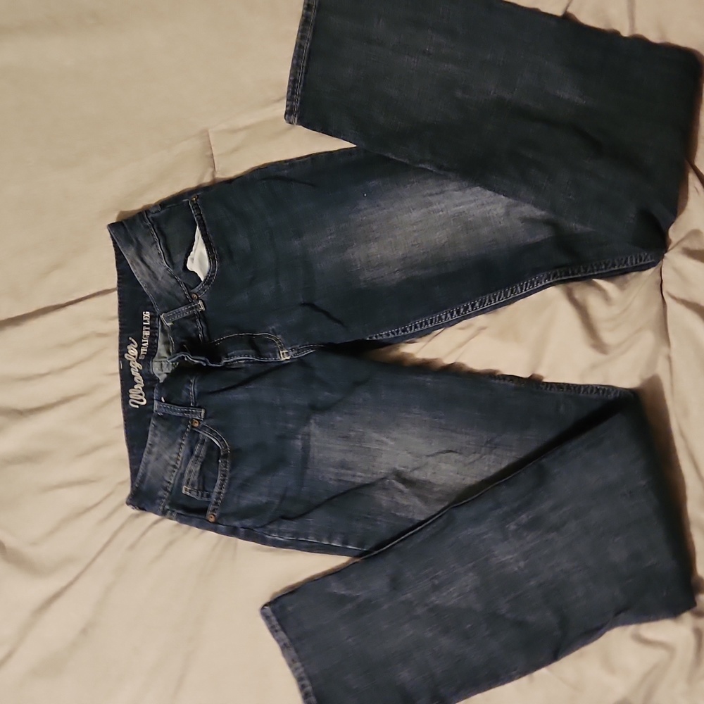 Womens wrangler straight leg jeans size 7×36 like new condition